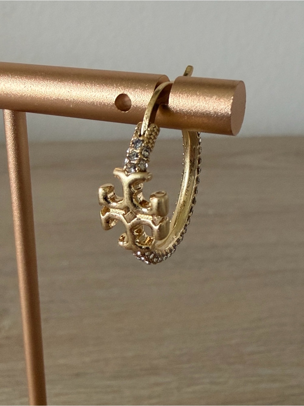 New Tory Burch Crystal Logo Hoop Earrings Gold Tone Pavé Double T - Picture 2 of 8